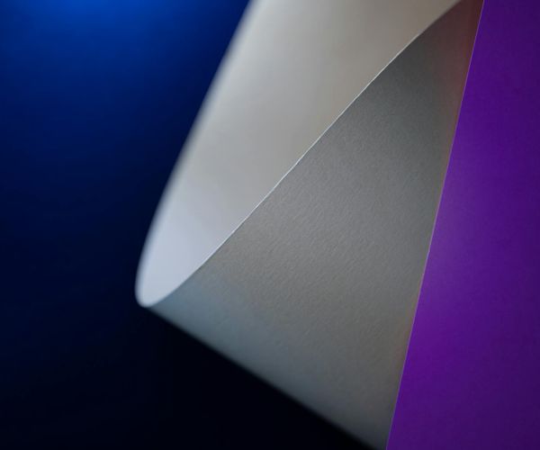 Abstract violet light beams showing stability and vertical alignment